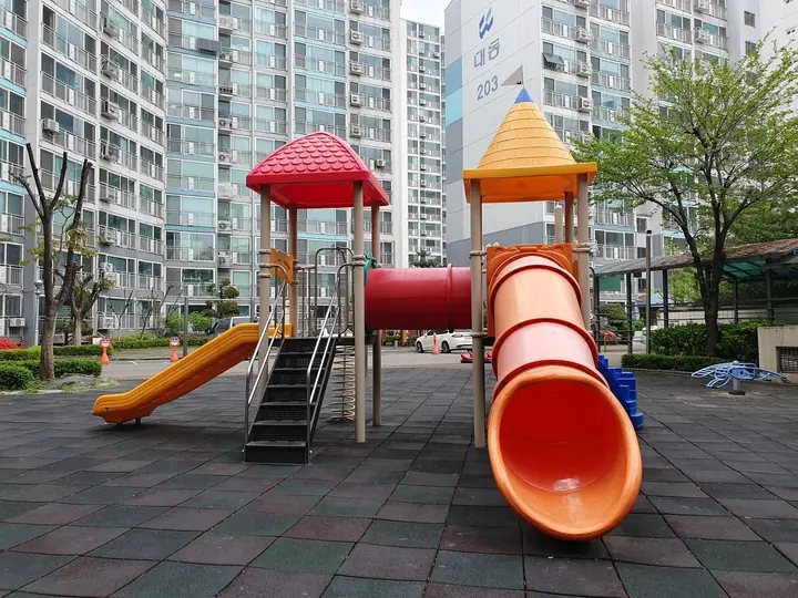 주황 터널 미끄럼틀