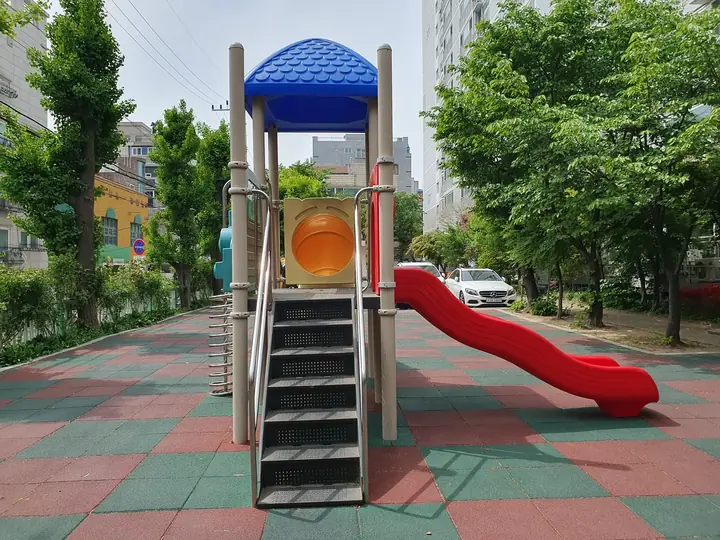 파란 지붕 놀이대