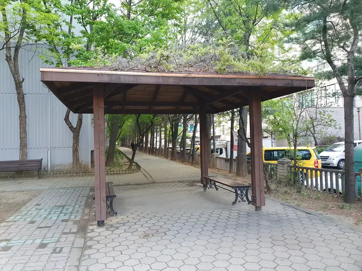 풀 지붕 정자