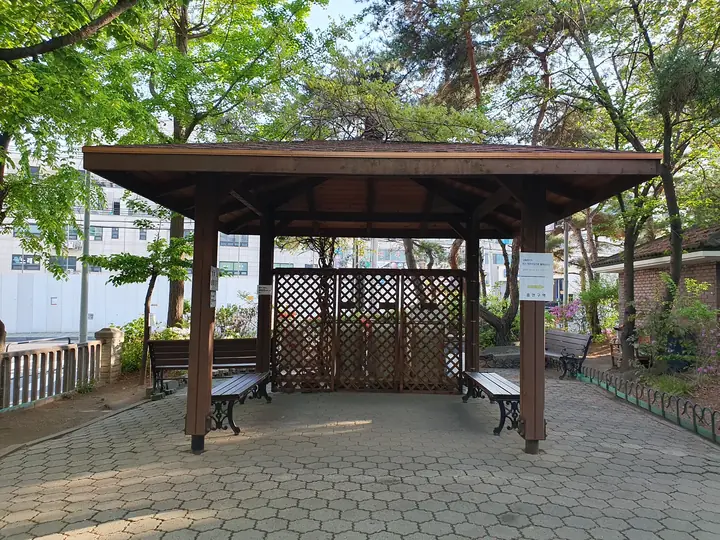 격자 벽 퍼걸러 쉼터
