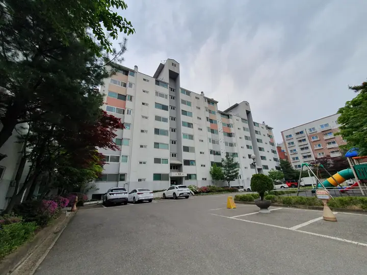 놀이터 쪽에서 본 단지 전경