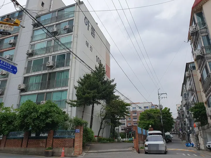 길가에서 본 101동