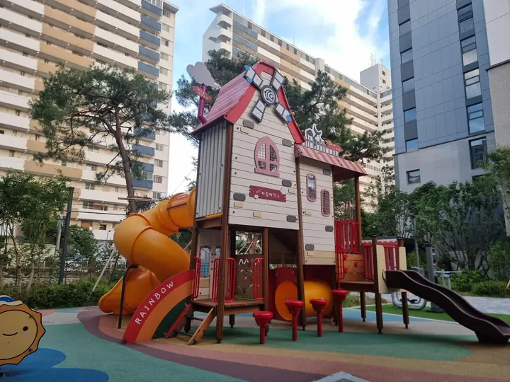 집 모양 놀이대