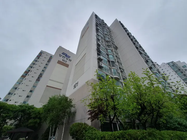 올려다본 101동과 102동