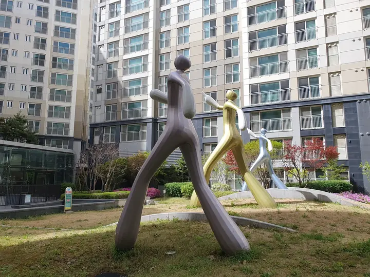 가까이서 본 조형물