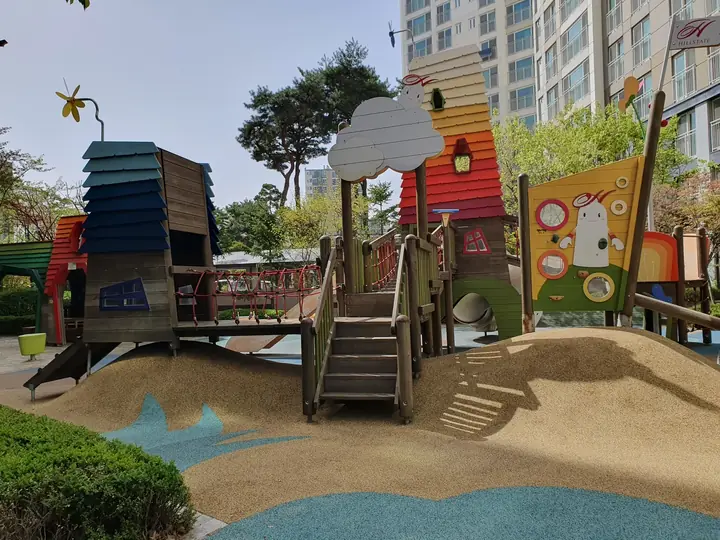 모래밭 놀이대