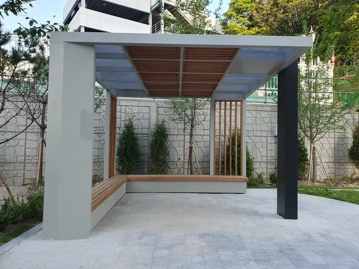 목재 지붕의 정자
