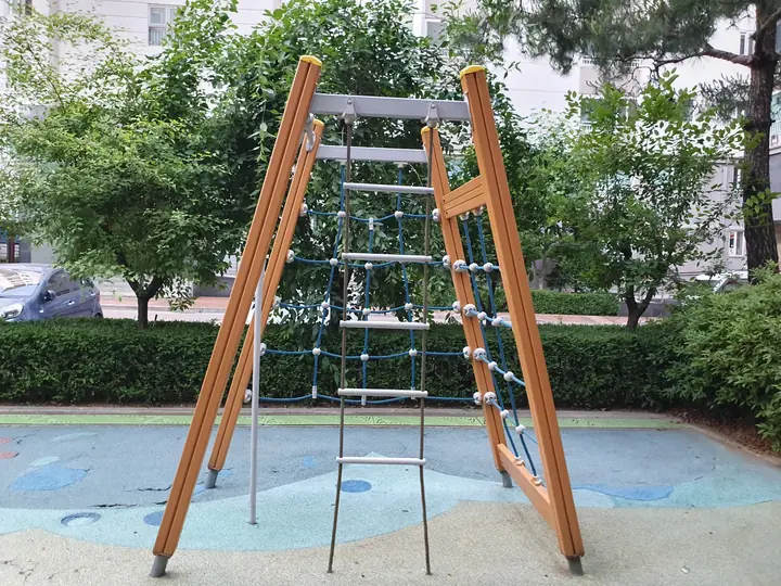 그물 오르기 놀이기구