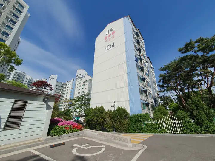 금호 로고가 그려진 104동