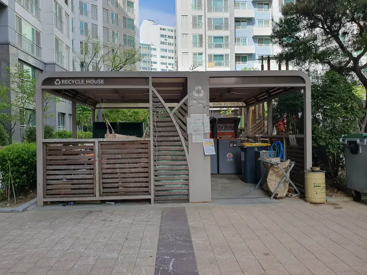 동 사이 RECYCLE HOUSE