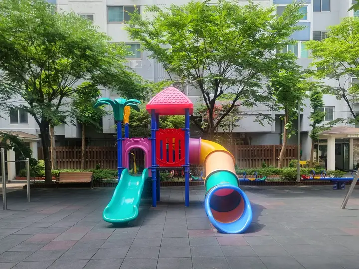 튜브 미끄럼틀 놀이대