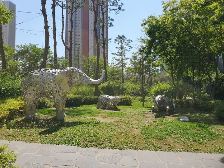 어린이 수목원 동물 조각