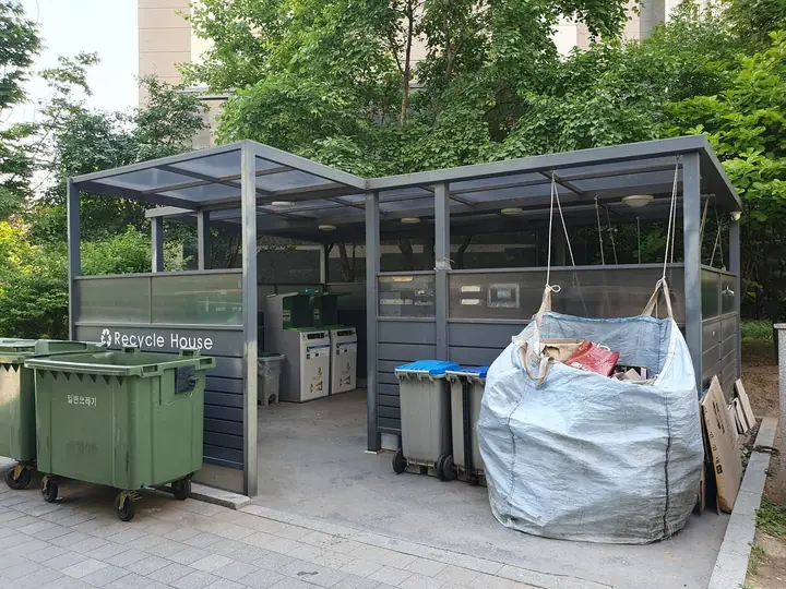 Recycle House 분리수거장