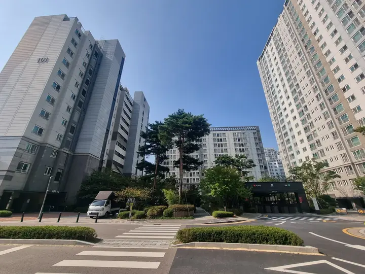101동 방향 단지 내부 전경
