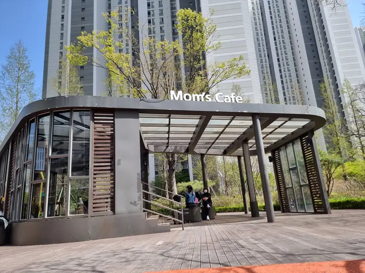 Mom's Cafe 맘스카페