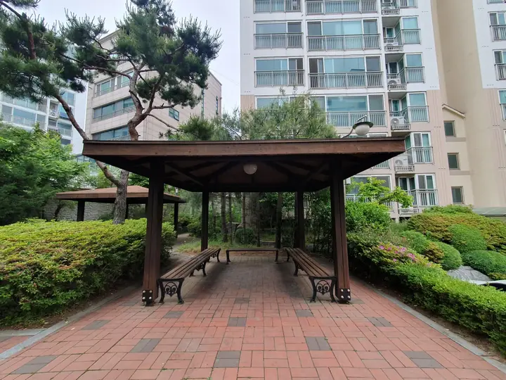 목재 정자 쉼터