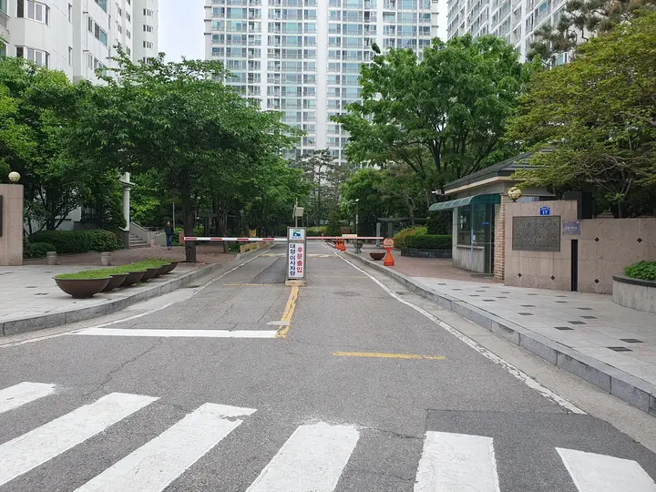 후문 진입로