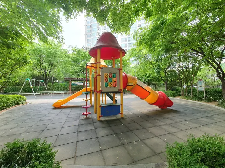 버섯 지붕 놀이대
