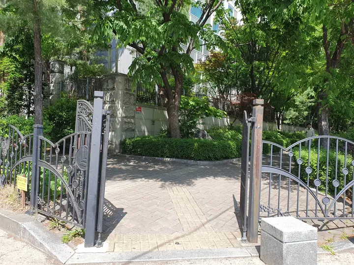 철제 쪽문