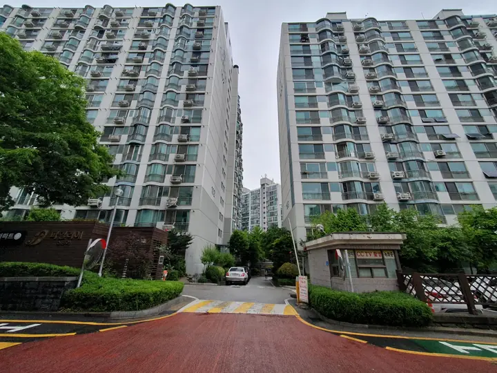 차단기가 선 진입로