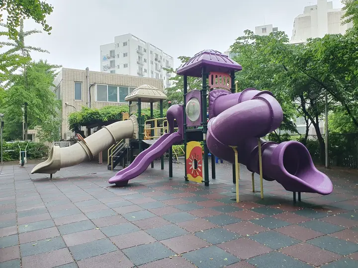 보라색 지붕 놀이대