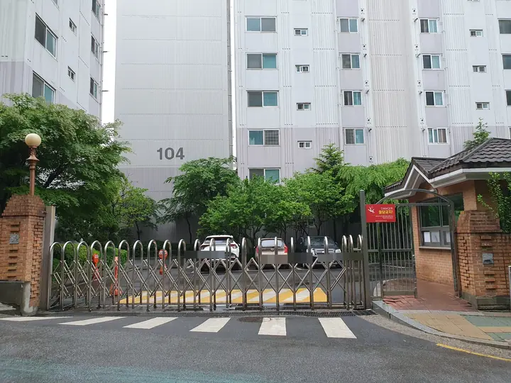 접이식 문이 달린 후문